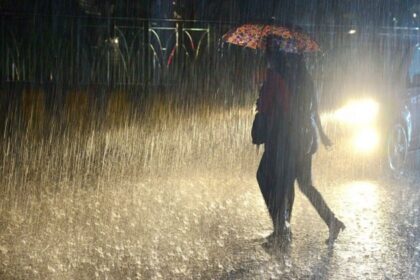 Raipur : रायपुर में हुई बारिश, मौसम में आई थोड़ी ठंडक, गरज-चमक और तेज हवाएं चली