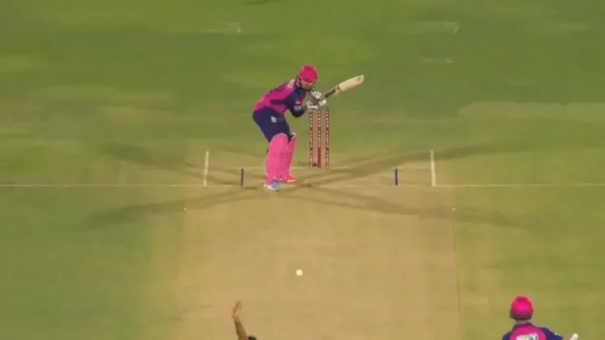 IPL 2025 : 14 साल के वैभव सूर्यवंशी ने डेब्यू मैच में पहली गेंद पर लगाया छक्का, बने सबसे युवा खिलाड़ी - Vaibhav Suryavanshi