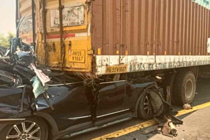 UP : आगरा-लखनऊ एक्सप्रेसवे पर भीषण सड़क हादसा, SUV कंटेनर से टकराई, 4 लोगों की मौत