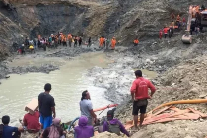 इंडोनेशिया में खदान धंसने से बड़ा हादसा: 10 की मौत, कई लापता, रेस्क्यू ऑपरेशन जारी