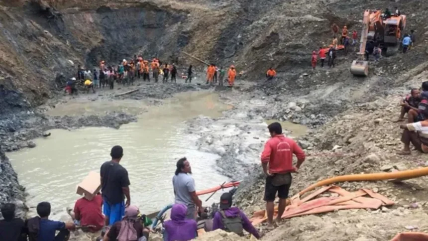 इंडोनेशिया में खदान धंसने से बड़ा हादसा: 10 की मौत, कई लापता, रेस्क्यू ऑपरेशन जारी