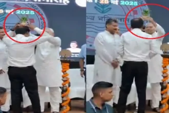 Nitish Kumar: स्वागत के दौरान सीएम नीतीश कुमार ने अपर मुख्य सचिव के सिर पर रख दिया गमला, Video Viral