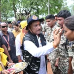 CG : मुख्यमंत्री विष्णु देव साय ने नारायणपुर में किया बहादुर जवानों का सम्मान, अबूझमाड़ ऑपरेशन में 27 नक्सली ढेर