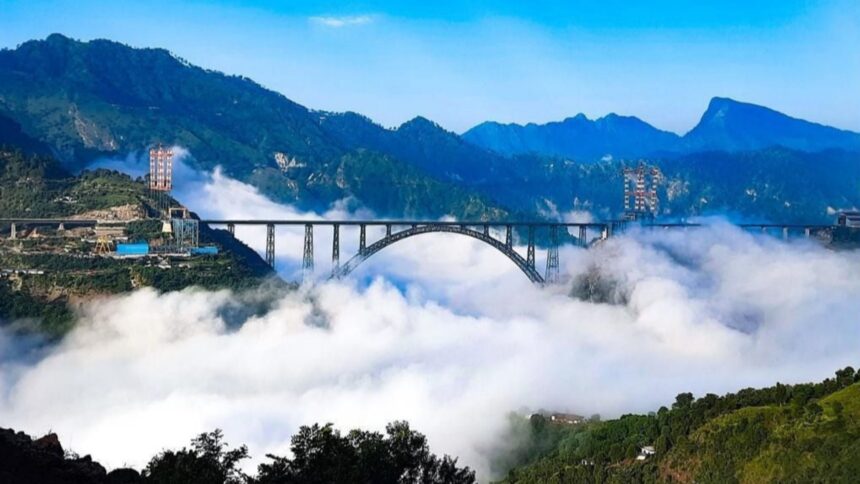 Chenab Rail Bridge: बम और भूकंप से भी नहीं हिलेगा चिनाब रेल ब्रिज, चीन-पाकिस्तान को बढ़ी चिंता, जानिए क्यों है खास