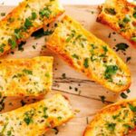 Cheesy Garlic Bread Recipe: 5 मिनट में बनाएं चीज़ गार्लिक ब्रेड, बच्चों और बड़ों का फेवरेट स्नैक