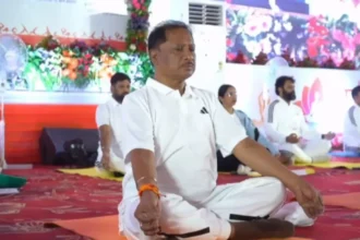 International Yoga Day: अंतरराष्ट्रीय योग दिवस पर मुख्यमंत्री ने किया योग, 30 करोड़ की विकास परियोजनाओं का किया लोकार्पण