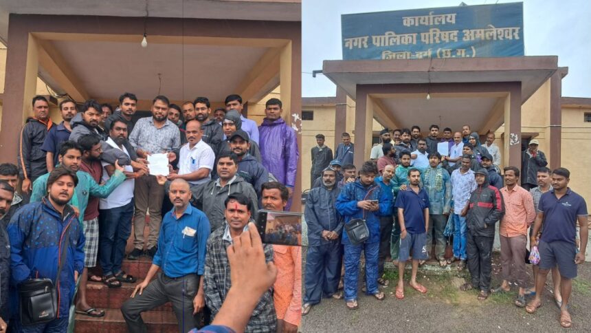 दुर्गा नगर की जर्जर सड़कों और जलभराव को लेकर नगर पालिका अधिकारी और अध्यक्ष को सौंपा गया ज्ञापन, नागरिकों ने उठाई आवाज