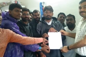 बिजली व्यवस्था की लापरवाही को लेकर CSEB AE को सौंपा आवेदन और जल्द समाधान की मांग की