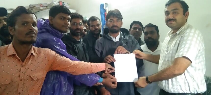 बिजली व्यवस्था की लापरवाही को लेकर CSEB AE को सौंपा आवेदन और जल्द समाधान की मांग की