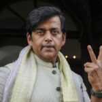 UP : रविकिशन के ‘सांसद रत्न पुरस्कार’ पर सपा का तंज, पोस्टरों में उठाया जलजमाव और आफरीन की मौत का मुद्दा