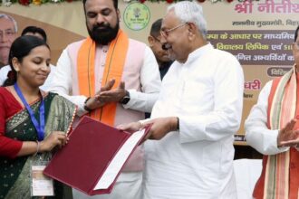 सीएम नीतीश कुमार ने अनुकंपा के आधार पर 5353 नवनियुक्त कर्मियों को नियुक्ति पत्र किए वितरित