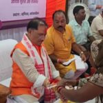 CG News : रक्षाबंधन पर महिलाओं ने सीएम विष्णुदेव साय को बांधी राखी, 12 महिलाओं को बिहान योजना के तहत मिला ई-रिक्शा