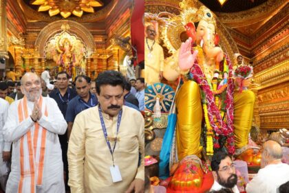 Amit Shah : केंद्रीय गृह मंत्री अमित शाह ने मुंबई में लालबाग के राजा के किए दर्शन, सीएम फडणवीस और शिंदे भी थे साथ