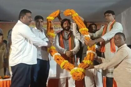 CG : मंत्री गुरु खुशवंत साहेब का आरंग में भव्य स्वागत, लड्डुओं से तौले गए, बोले- क्षेत्र के विकास के लिए दिन-रात करूंगा मेहनत