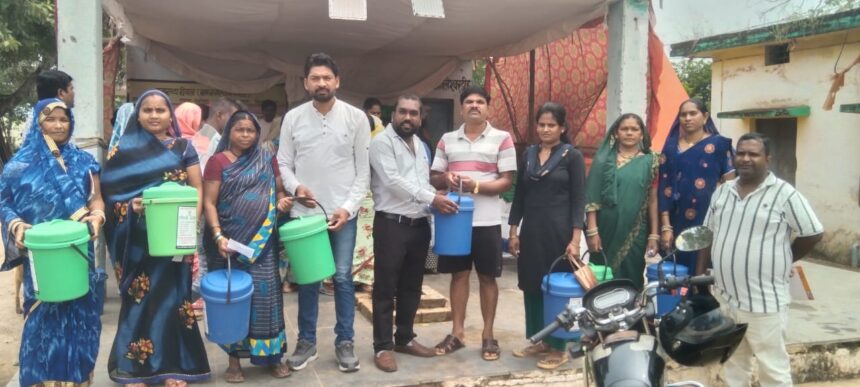 अमलेश्वर में वार्ड 8 और 11 में डस्टबिन वितरण, स्वच्छता अभियान को मिलेगा बल