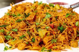 Namkeen Sewai Recipe: मीठी सेवई से बोर हो गए? नाश्ते में बनाएं क्रिस्पी नमकीन सेवई, 15 मिनट में रेडी – आसान रेसिपी