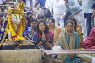 Baba Mahakal के दरबार में पहुंची Indian Women Cricket Team, भस्म आरती कर लिया आशीर्वाद, Harmanpreet बोलीं- Trophy जरूर लाएंगे