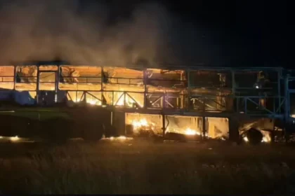 Kurnool Bus Fire : हैदराबाद-बेंगलुरु हाईवे पर वोल्वो बस में भीषण आग, 20 यात्रियों की मौत; कई घायल - VIDEO