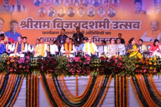 CG : रायपुर के WRS मैदान में 101 फीट के रावण का दहन, सीएम विष्णुदेव साय ने कहा- यह त्योहार अधर्म पर धर्म और असत्य पर सत्य की विजय का प्रतीक है