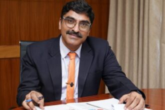 IIM Raipur: आईआईएम रायपुर के निदेशक आरके काकानी ने दिया इस्तीफा, जानें वजह