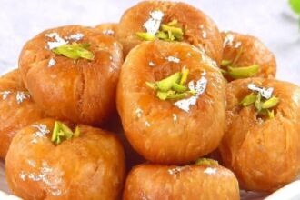Balushahi Recipe : घर पर बनाएं चाशनी में डूबी कुरकुरी बालूशाही, जानें आसान रेसिपी