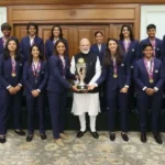 PM Modi Team India Meeting: वर्ल्ड चैंपियन भारतीय महिला क्रिकेट टीम से मिले पीएम मोदी, हरमनप्रीत ने पूछा एक सवाल; दिया ये स्पशेल गिफ्ट