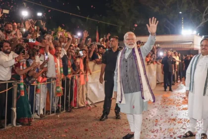 बिहार चुनाव 2025: BJP मुख्यालय में PM मोदी का 'बिहारी स्टाइल' जश्न, गमछा लहराया, बोले- 'कट्टा सरकार वापस नहीं आएगी, लोकतंत्र की जीत'