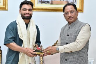 Raipur : भारतीय क्रिकेटर रिंकू सिंह ने मुख्यमंत्री विष्णुदेव साय से की मुलाकात, छत्तीसगढ़ में खेल सुविधाओं को लेकर हुई चर्चा