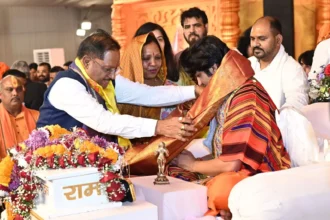 CG : भिलाई में दिव्य श्री हनुमंत कथा में सीएम साय ने पत्नी के साथ की पूजा-आरती, कहा- प्रभु श्रीराम ने वनवास का अधिकांश समय छत्तीसगढ़ में बिताया