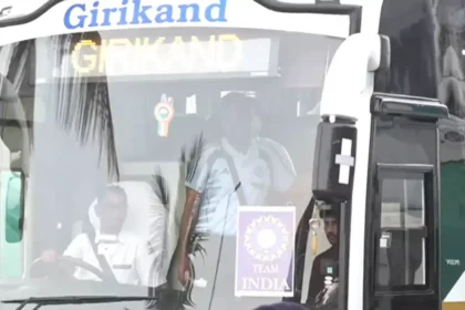 IND vs SA : रायपुर पहुंचीं भारतीय टीम: एयरपोर्ट से सीधे होटल रवाना, फैंस की उमड़ी भारी भीड़, स्टेडियम में कड़ी सुरक्षा, 3 दिसंबर को होगा मुकाबला