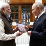 Modi-Putin: राष्ट्रपति पुतिन को पीएम मोदी ने दिए खास भारतीय उपहार, श्रीमद्भगवद गीता से लेकर असम की चाय; जानें लिस्ट में क्या क्या हैं शामिल