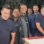 Salman Khan का 60वां Birthday: Panvel Farmhouse पर Paparazzi संग केक काटा, फैंस के साथ बांटी खुशियाँ