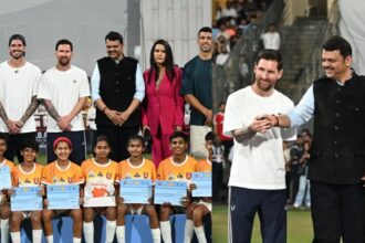 Lionel Messi launched Project Mahadev: लियोनेल मेसी के साथ CM फडणवीस ने लॉन्च किया ‘प्रोजेक्ट महादेव’, महाराष्ट्र के 60 युवा फुटबॉलरों को मिलेगी 5 साल की छात्रवृत्ति