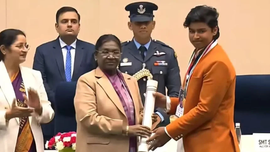 Vaibhav Suryavanshi: वैभव सूर्यवंशी को मिला प्रधानमंत्री राष्ट्रीय बाल पुरस्कार, राष्ट्रपति द्रौपदी मुर्मू ने किया सम्मानित