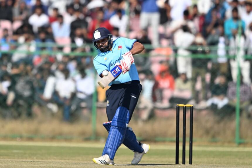 Vijay Hazare Trophy 2025 में Rohit Sharma की शानदार शतकीय पारी, गेंदबाजों की जमकर की धुनाई - VIDEO