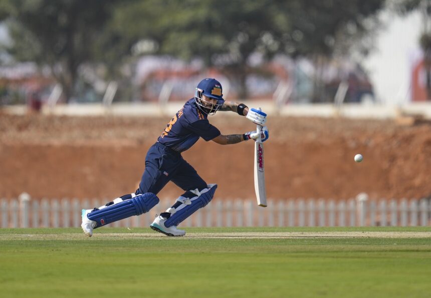 Virat Kohli ने Vijay Hazare Trophy 2025-26 में जड़ा धमाकेदार शतक, Sachin के ऐतिहासिक Record के करीब