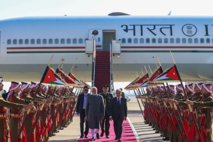 PM Modi Jordan Visit: जॉर्डन की राजधानी अम्मान पहुंचे पीएम मोदी, अम्मान एयरपोर्ट पर खुद प्रधानमंत्री जाफर हसन ने किया स्वागत
