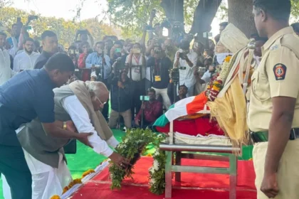 Shivraj Patil: शिवराज पाटिल का लातूर में राजकीय सम्मान के साथ पंचतत्व में विलीन, दिग्गज नेताओं ने दी अंतिम विदाई