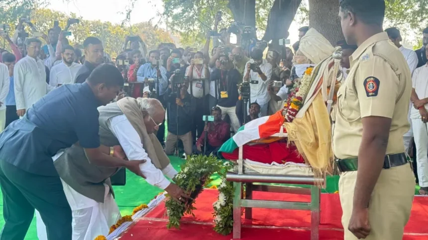 Shivraj Patil: शिवराज पाटिल का लातूर में राजकीय सम्मान के साथ पंचतत्व में विलीन, दिग्गज नेताओं ने दी अंतिम विदाई