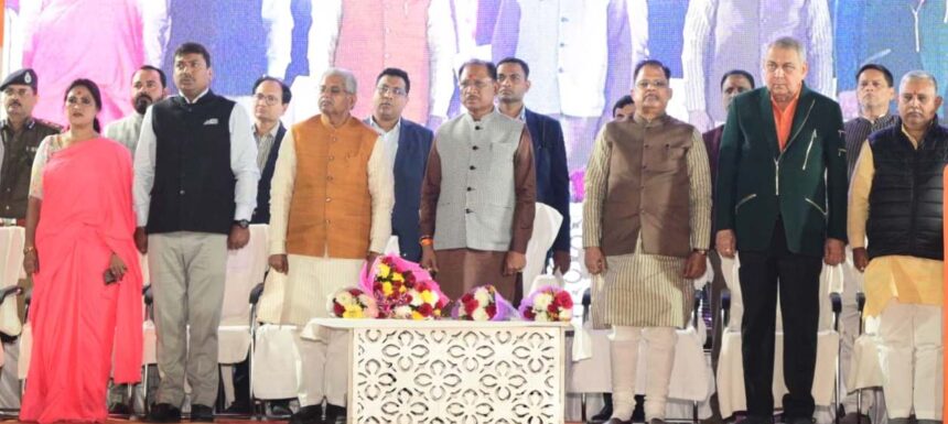 CG : वंदे मातरम गीत के 150 वीं वर्षगांठ पर आयोजित कार्यक्रम में शामिल हुए मुख्यमंत्री, कहा- वन्देमातरम गीत आजादी का शस्त्र