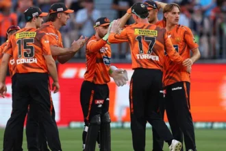 Big Bash League 2025-26 : पर्थ स्कॉर्चर्स ने सिडनी सिक्सर्स को 48 रनों से हराकर BBL के फाइनल में बनाई जगह, स्मिथ-बाबर की टीम बुरी तरह हारी