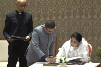 Maharashtra New Deputy CM: सुनेत्रा पवार बनीं महाराष्ट्र की पहली महिला उपमुख्यमंत्री, लोकभवन में ली शपथ