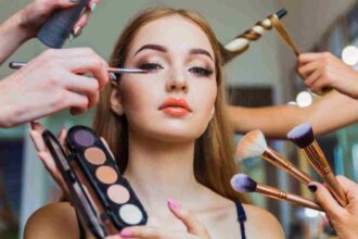 Makeup Tips : मेकअप करने के बाद आने लगता है पसीना? तो अपनाएं ये 4 आसान टिप्स