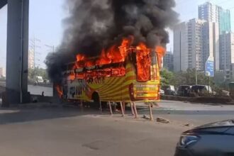 Mumbai Malad Bus Fire : मलाड में वेस्टर्न एक्सप्रेस हाईवे पर स्लीपर बस में लगी भीषण आग, बाल-बाल बचे यात्री, देखें VIDEO