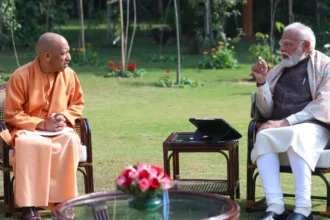 Yogi-Modi Meeting: मोदी–योगी की एक घंटे की मुलाकात से सियासी हलचल तेज, कैबिनेट विस्तार से लेकर ‘मिशन 2027’ तक मंथन