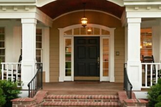 Main Door Vastu Tips: घर के प्रवेश द्वार के लिए कौन सी दिशा होती है सबसे शुभ? जानिए वास्तु शास्त्र के अनुसार