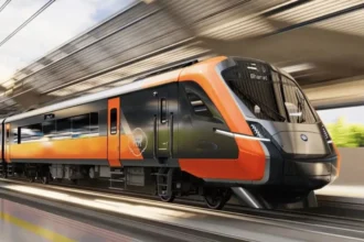 Vande Bharat Sleeper Train: प्लेन जैसा सफर का एक्सपीरियंस, शानदार स्लीपिंग बर्थ, जानें वंदे भारत ट्रेन के जबरदस्त फीचर्स