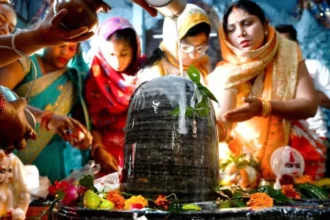 Mahashivratri 2026 : महाशिवरात्रि 2026 पर अपनी राशि अनुसार शिवलिंग पर चढ़ाएं ये विशेष चीजें, हर कष्ट होंगे दूर