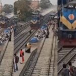 Viral News : रेलवे पटरी पार करते समय तेज रफ्तार ट्रेन से टकराया शख्स, हादसे का Video Viral