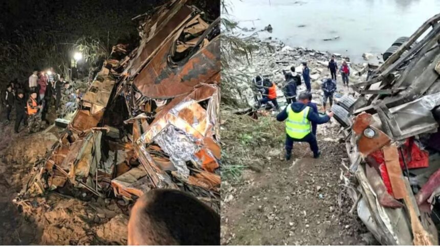 Nepal Bus Accident : नेपाल में भीषण सड़क हादसा, त्रिशूली नदी में गिरी बस; 18 यात्रियों की मौत, कई घायल
